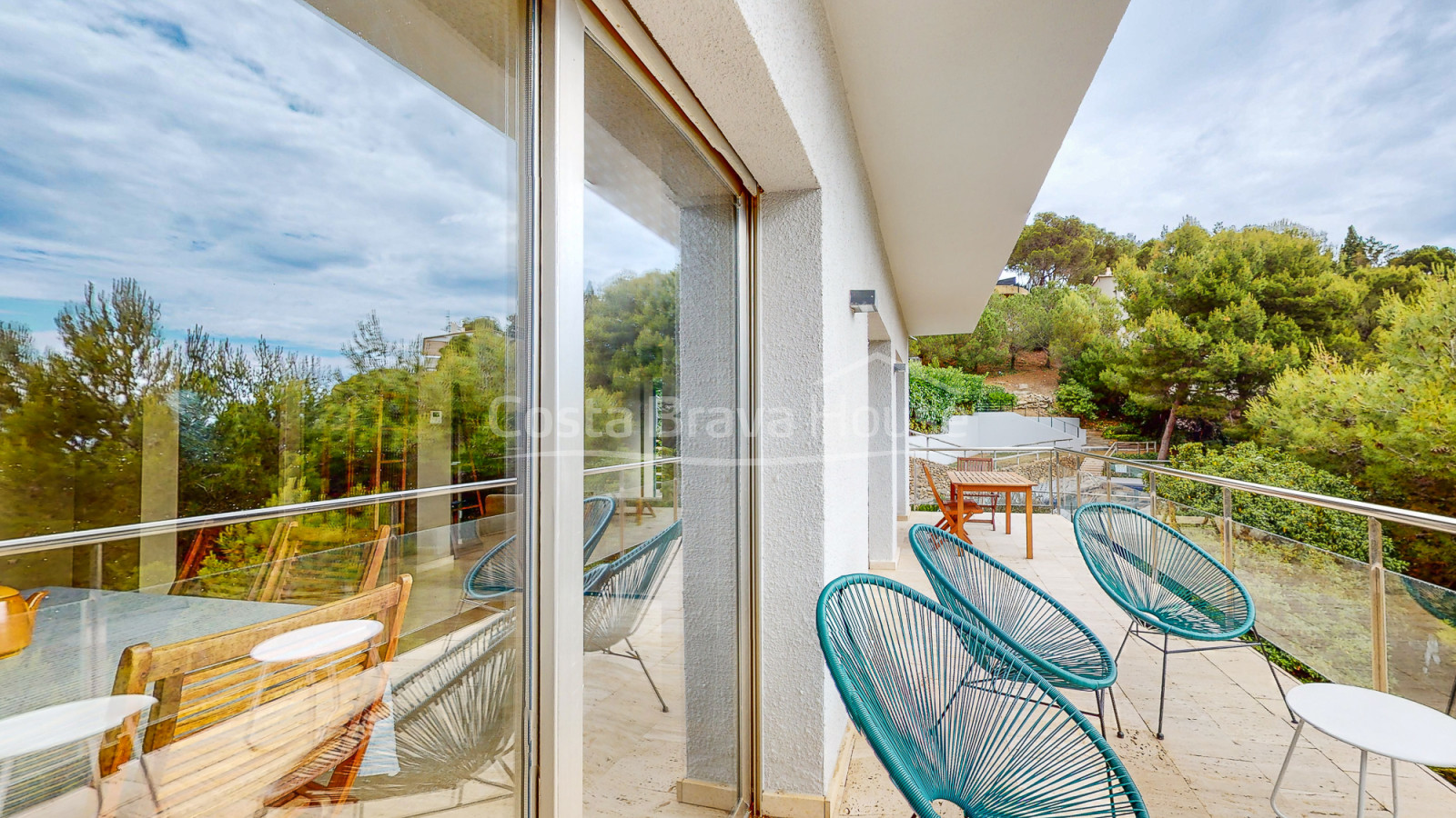 Luxury duplex in Begur Sa Tuna steps from the beach