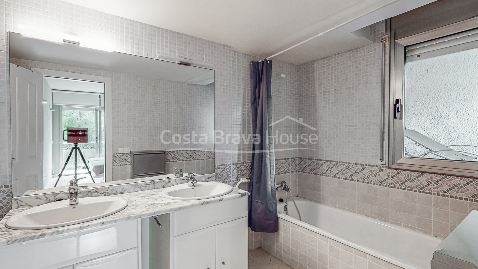 Luxury duplex in Begur Sa Tuna steps from the beach