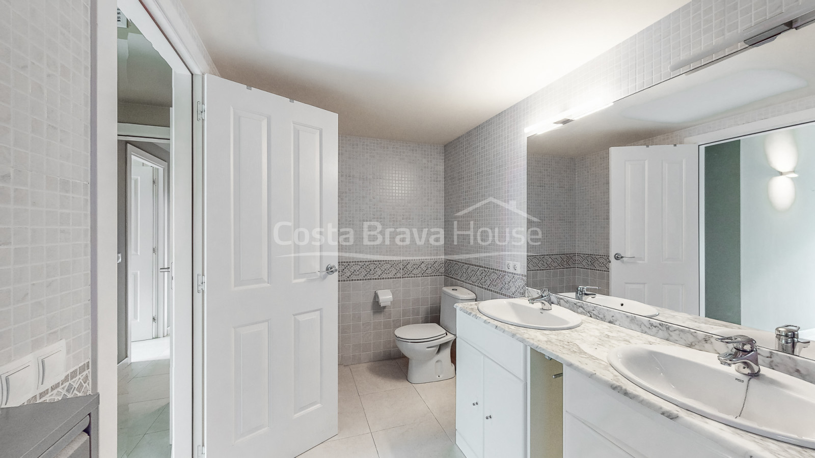 Luxury duplex in Begur Sa Tuna steps from the beach