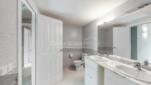 Luxury duplex in Begur Sa Tuna steps from the beach