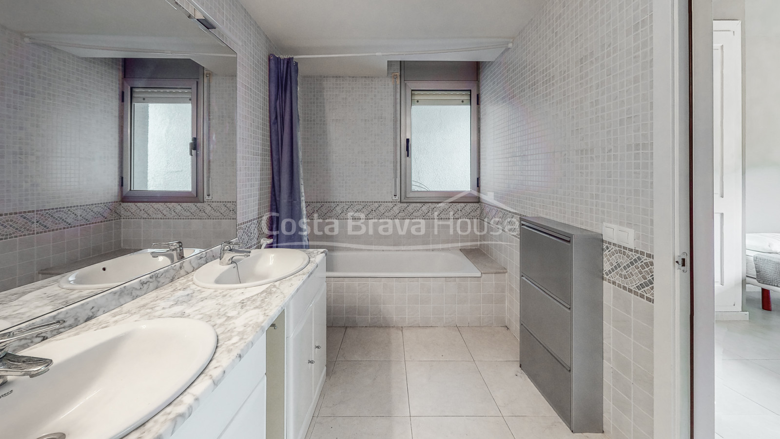 Luxury duplex in Begur Sa Tuna steps from the beach