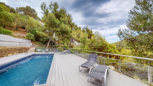 Luxury duplex in Begur Sa Tuna steps from the beach
