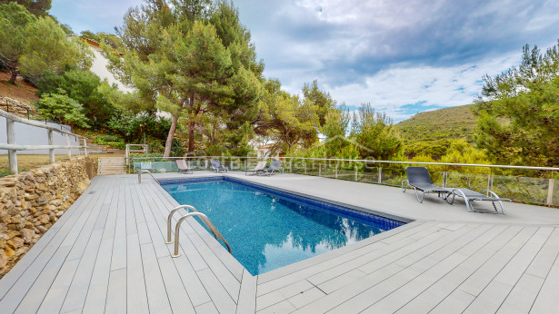 Luxury duplex in Begur Sa Tuna steps from the beach