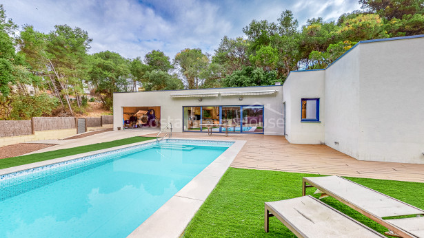 Casa con jardin y piscina en Tamariu, Costa Brava