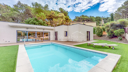 Casa con jardin y piscina en Tamariu, Costa Brava