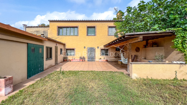 Encantadora casa de pueblo en Llofriu, Baix Emporda