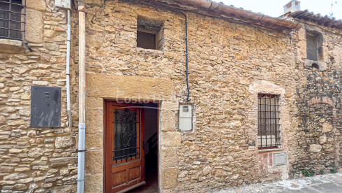 Casa de poble a reformar a Palau Sator, Baix Empordà