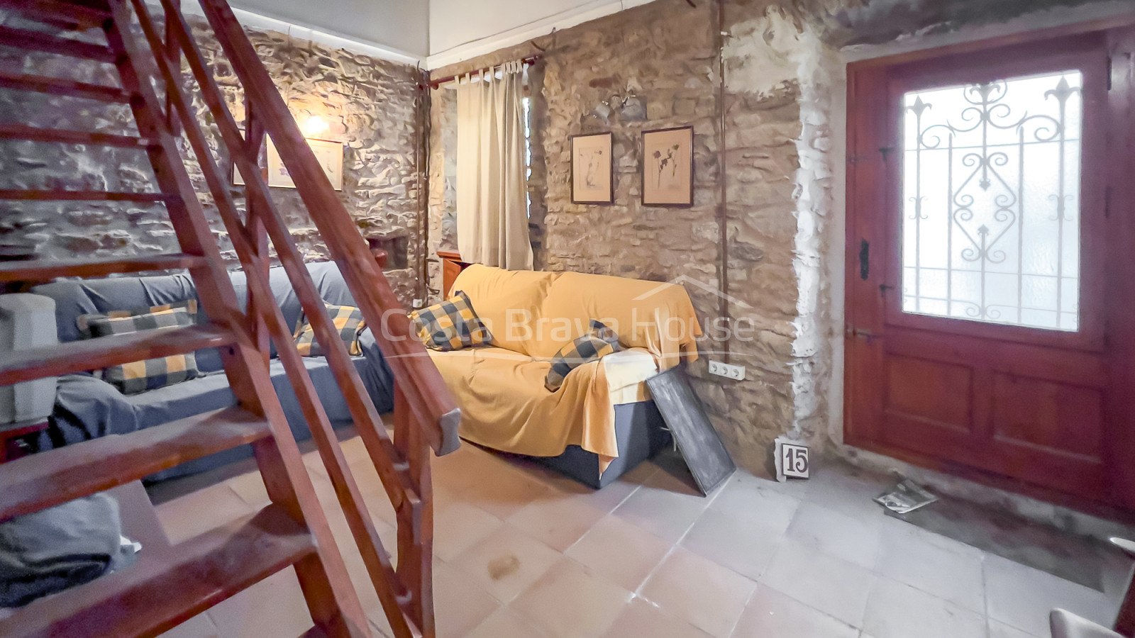 Casa de poble a reformar a Palau Sator, Baix Empordà