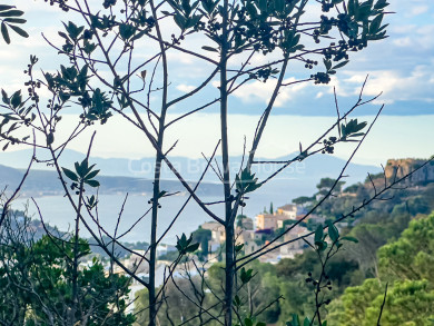 Building plot of 607 m² with sea views in a prestigious area of Begur, Costa Brava.
