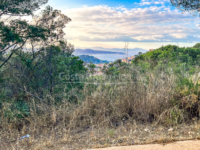 Bouwgrond van 607 m² met zeezicht in een prestigieuze wijk van Begur, Costa Brava.