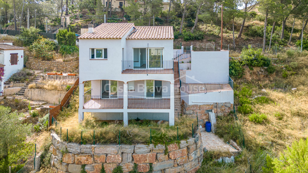 Casa a estrenar con piscina en venta en urbanización Residencial Begur, a 3 min del centro ciudad