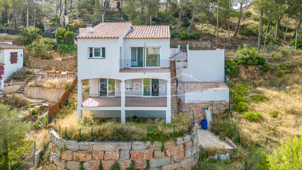 Casa a estrenar con piscina en venta en urbanización Residencial Begur, a 3 min del centro ciudad