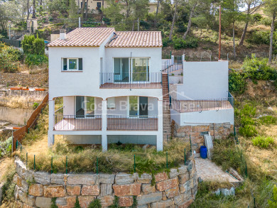 Casa a estrenar amb piscina en venda a la urbanització Residencial Begur, a 3 min del centre ciutat