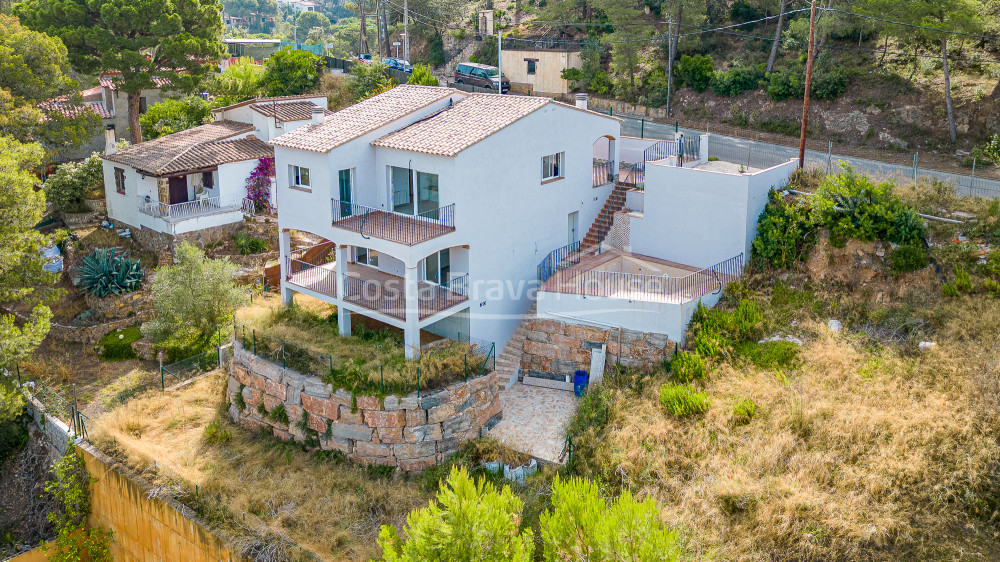 Casa a estrenar con piscina en venta en urbanización Residencial Begur, a 3 min del centro ciudad