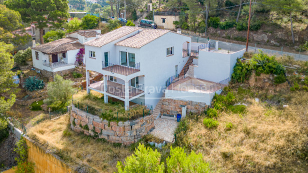 Casa a estrenar con piscina en venta en urbanización Residencial Begur, a 3 min del centro ciudad