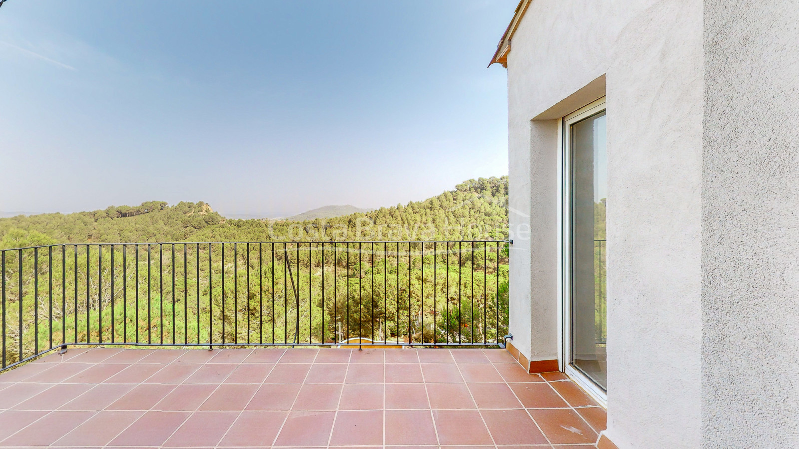 Casa a estrenar amb piscina en venda a la urbanització Residencial Begur, a 3 min del centre ciutat