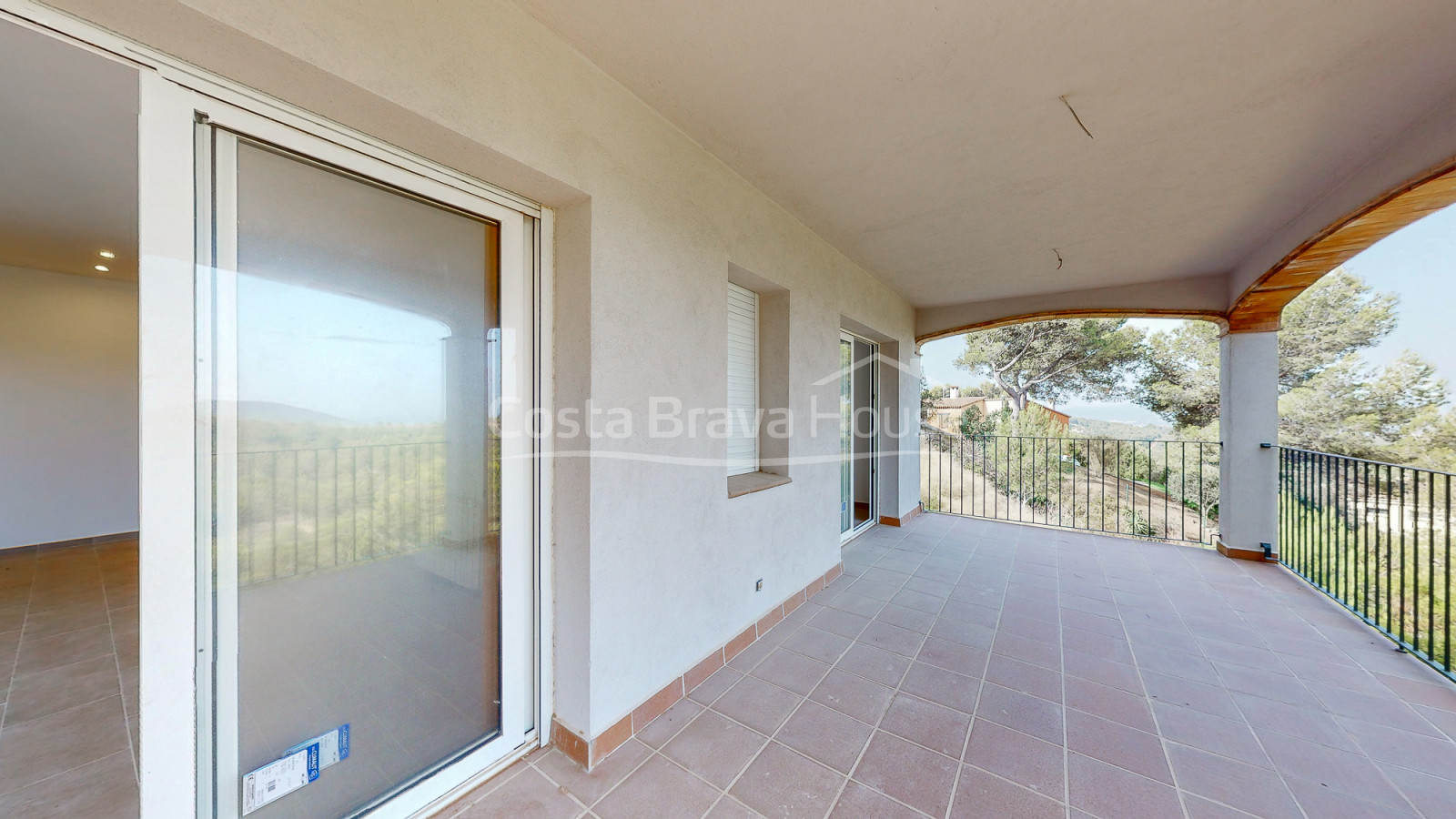 Casa a estrenar amb piscina en venda a la urbanització Residencial Begur, a 3 min del centre ciutat