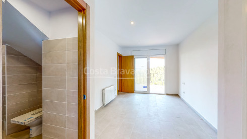 Casa a estrenar con piscina en venta en urbanización Residencial Begur, a 3 min del centro ciudad