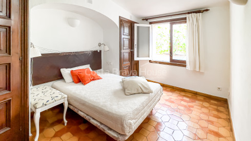 Apartamento con terraza en el centro de Begur, Costa Brava