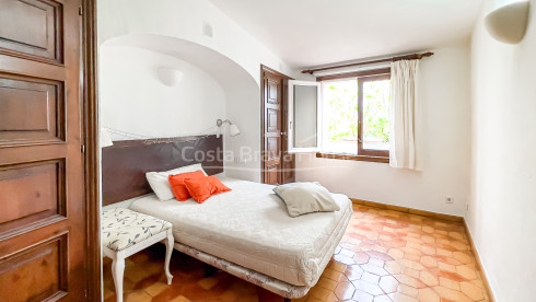 Apartment with terrace in the center of Begur, Costa Brava