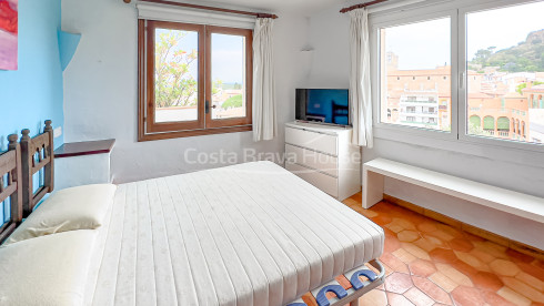 Apartamento con terraza en el centro de Begur, Costa Brava