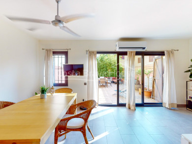 Renovated townhouse for sale in Begur with private garden, solar panels and pool