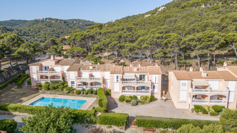 Appartement avec vue sur la mer, terrasse et piscine à Begur Sa Tuna