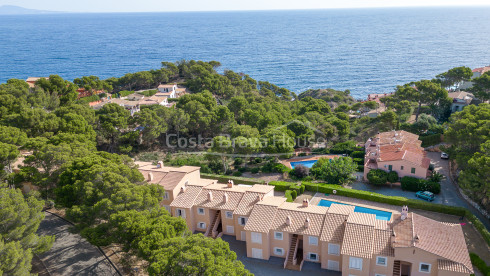 Appartement avec vue sur la mer, terrasse et piscine à Begur Sa Tuna