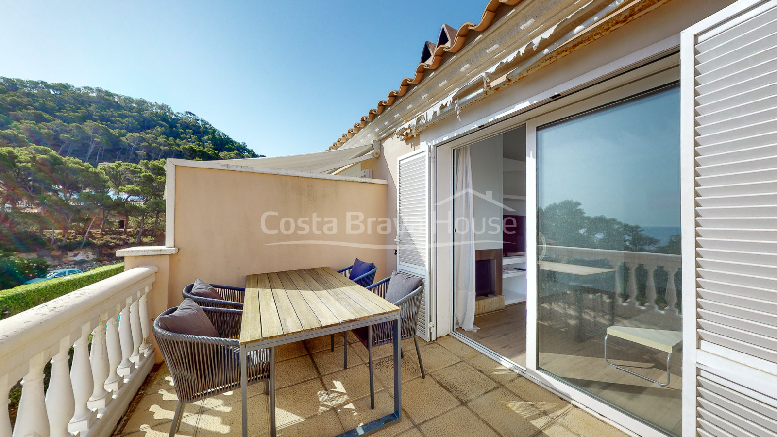 Appartement avec vue sur la mer, terrasse et piscine à Begur Sa Tuna