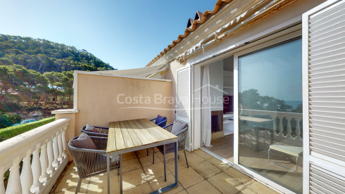 Appartement avec vue sur la mer, terrasse et piscine à Begur Sa Tuna