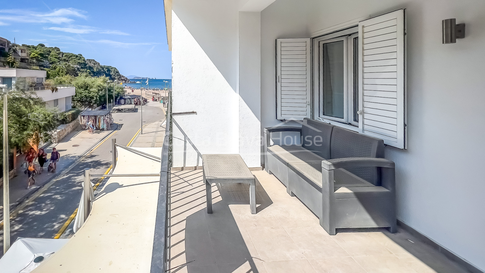 Apartamento renovado en la playa de Sa Riera, Begur, en venta