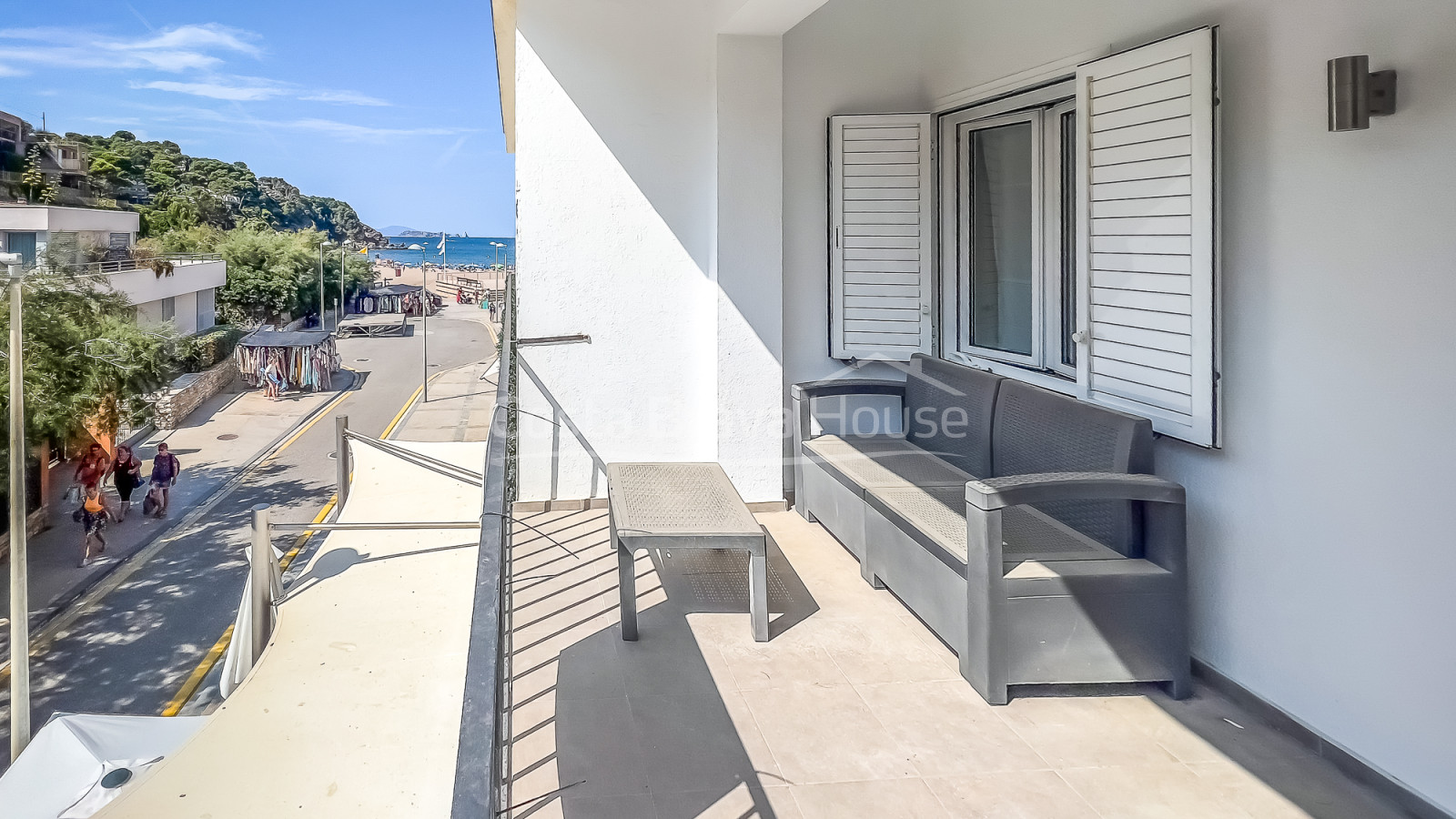 Renovated apartment on the beach of Sa Riera, Begur, for sale