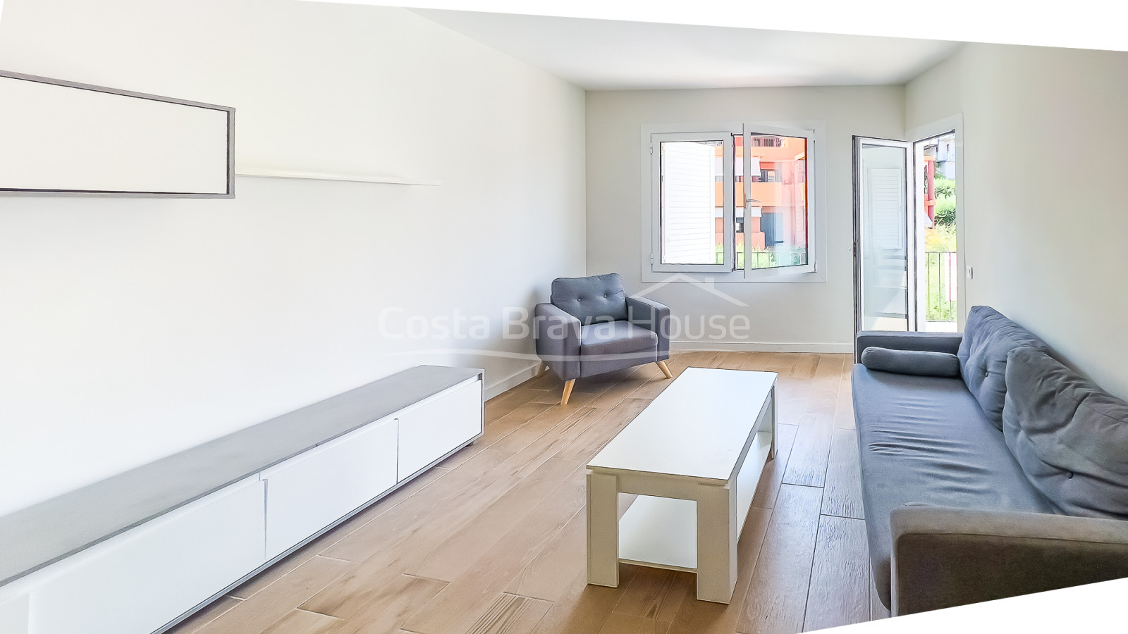 Apartamento renovado en la playa de Sa Riera, Begur, en venta