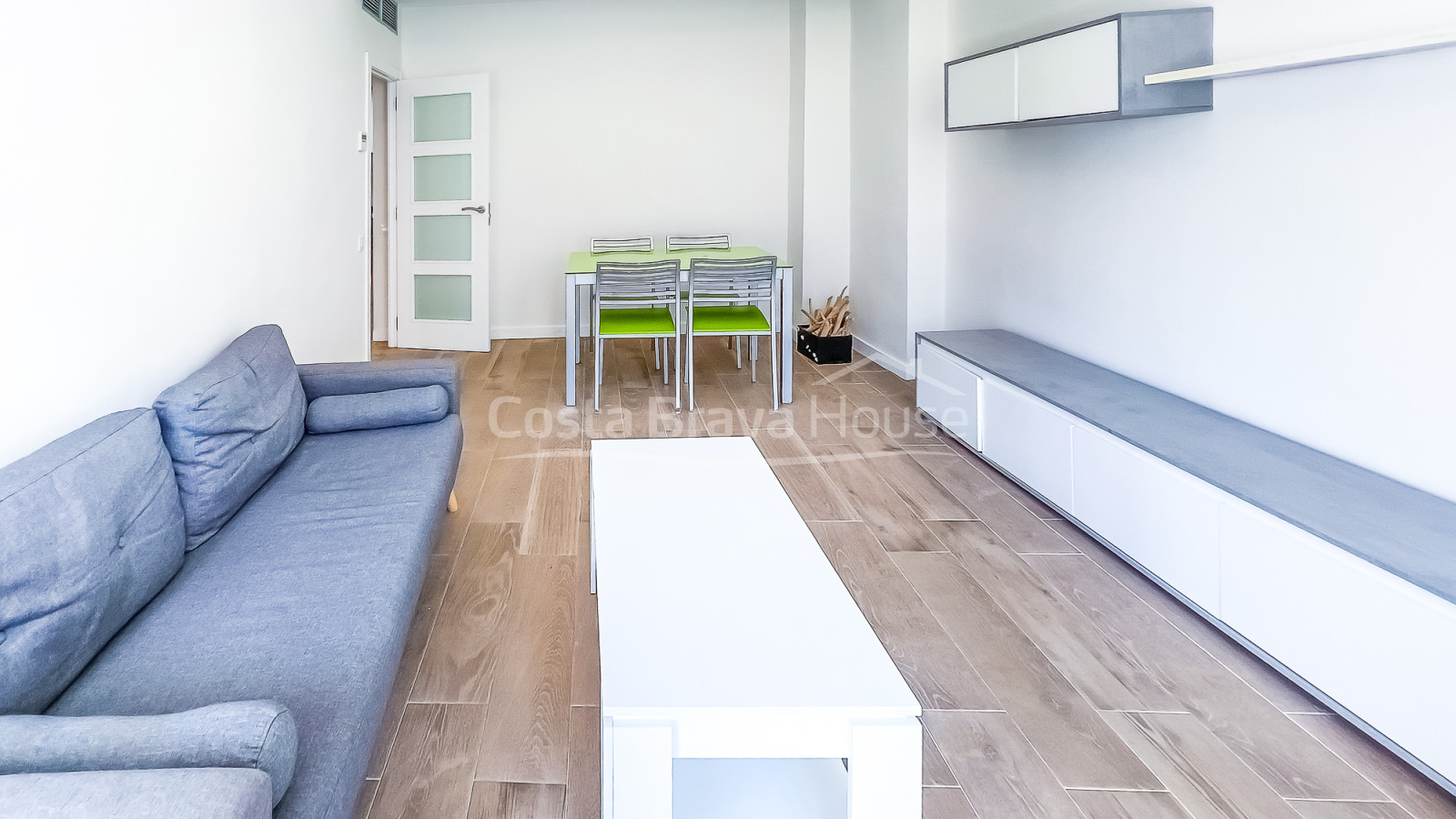 Apartament renovat a la platja de Sa Riera, Begur, en venda