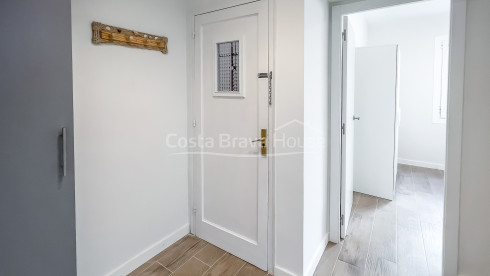 Apartament renovat a la platja de Sa Riera, Begur, en venda