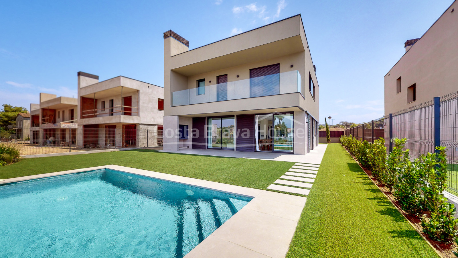 High standing new construction house with pool in Pals