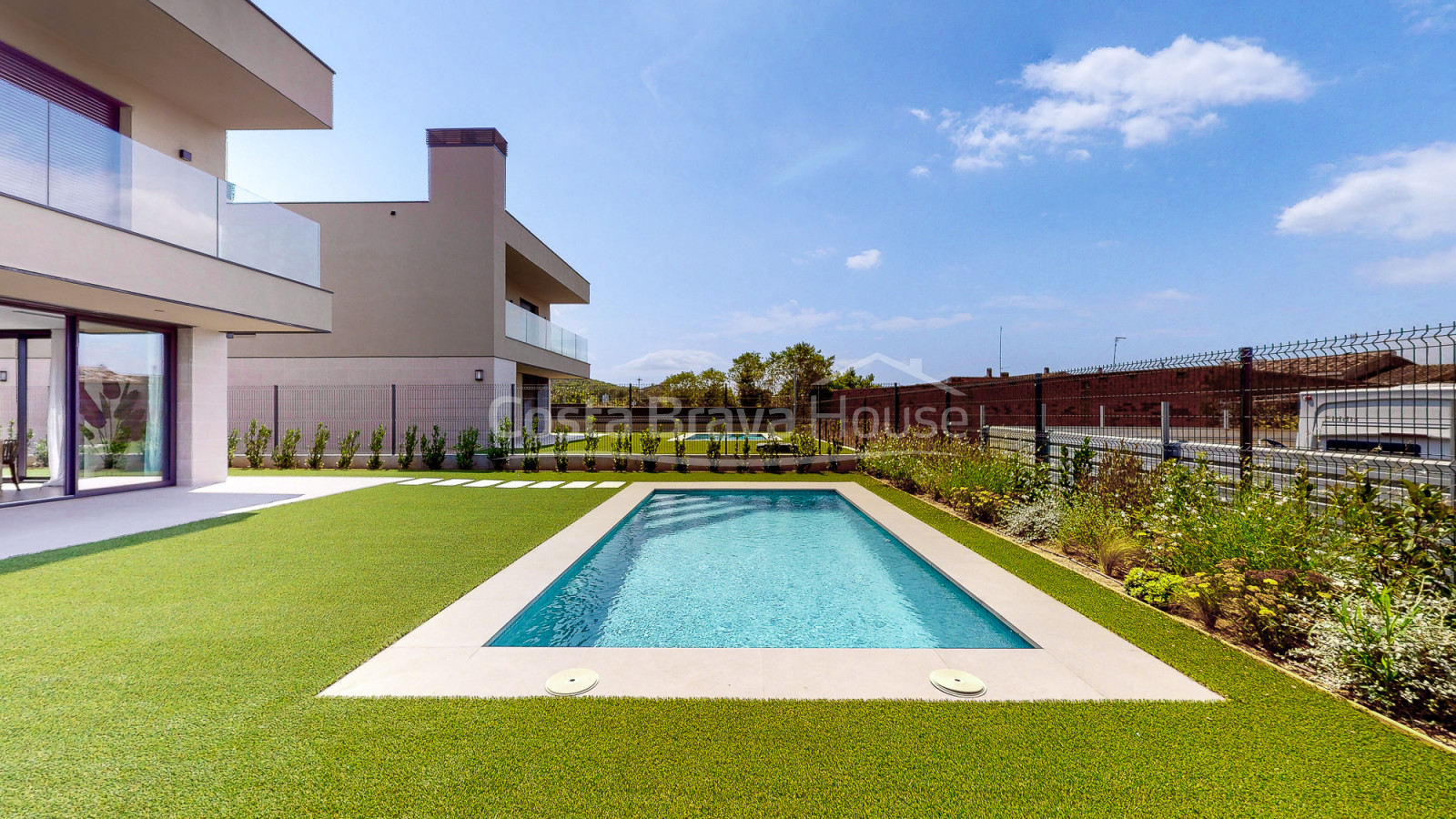 Maison neuve de haut standing avec piscine à Pals