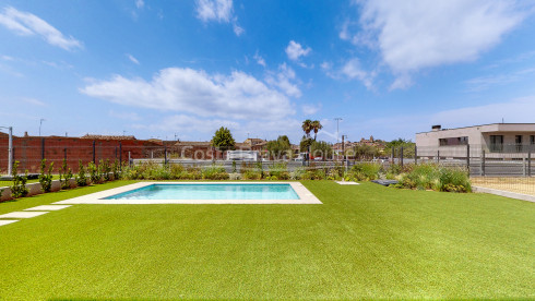 Maison neuve de haut standing avec piscine à Pals