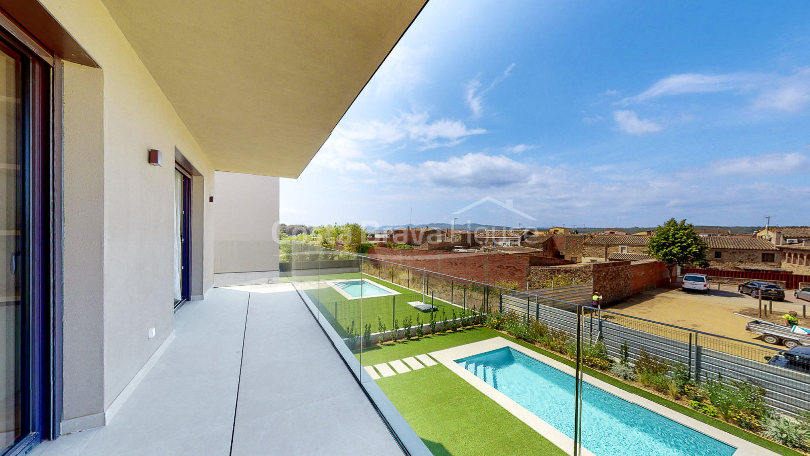 Maison neuve de haut standing avec piscine à Pals