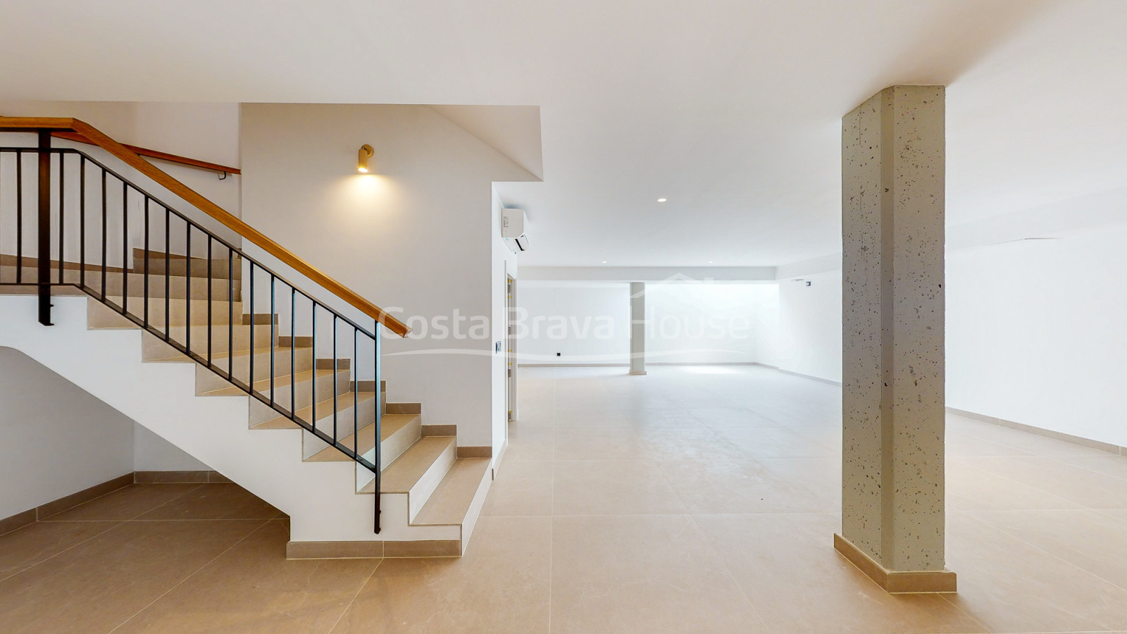 Maison neuve de haut standing avec piscine à Pals