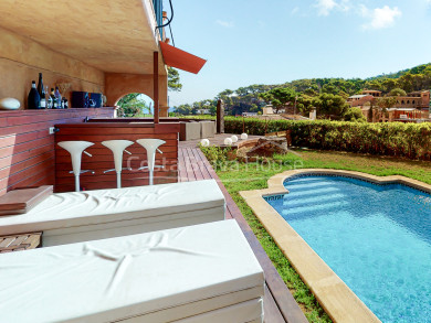 Dream house on Sa Riera beach in Begur: close to the Sea, with a pool and spaces to enjoy.