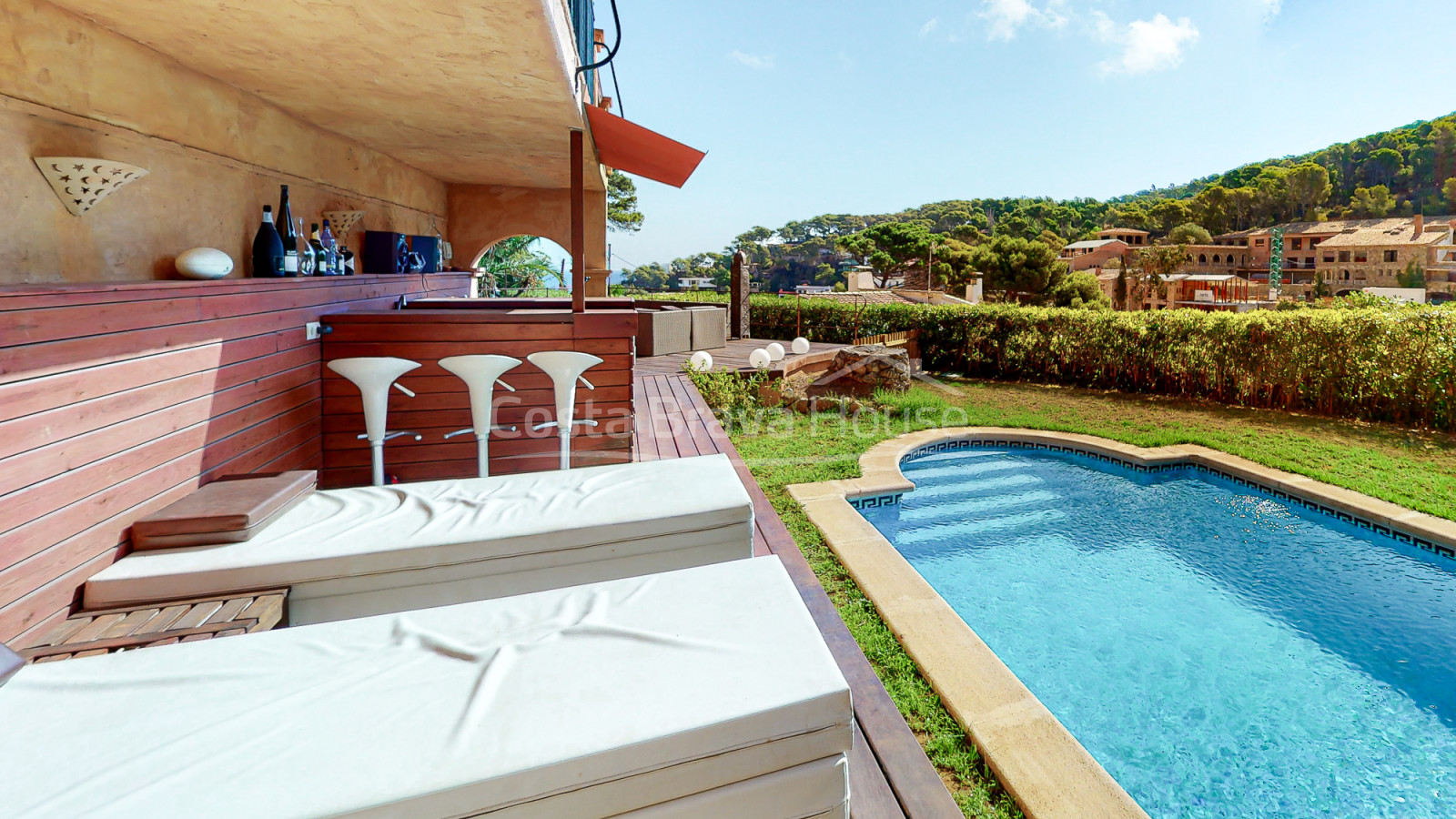 Huis met zwembad en onafhankelijk appartement te koop in Sa Riera (Begur)