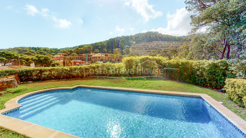 Huis met zwembad en onafhankelijk appartement te koop in Sa Riera (Begur)