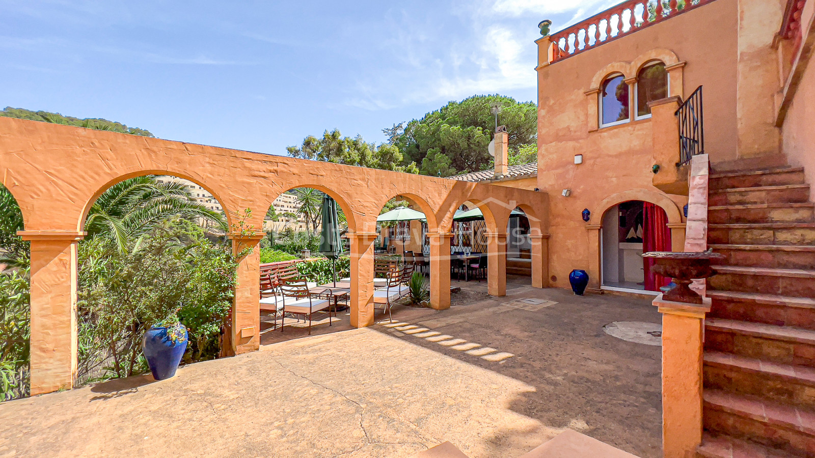 Huis met zwembad en onafhankelijk appartement te koop in Sa Riera (Begur)