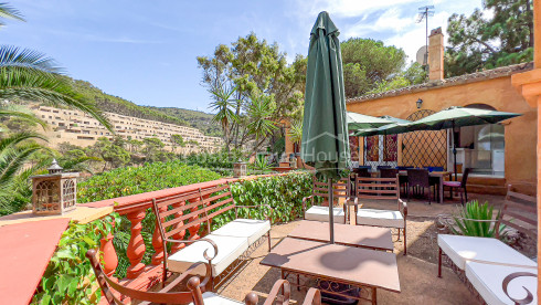 Casa con piscina y apto independiente en venta en Sa Riera (Begur)