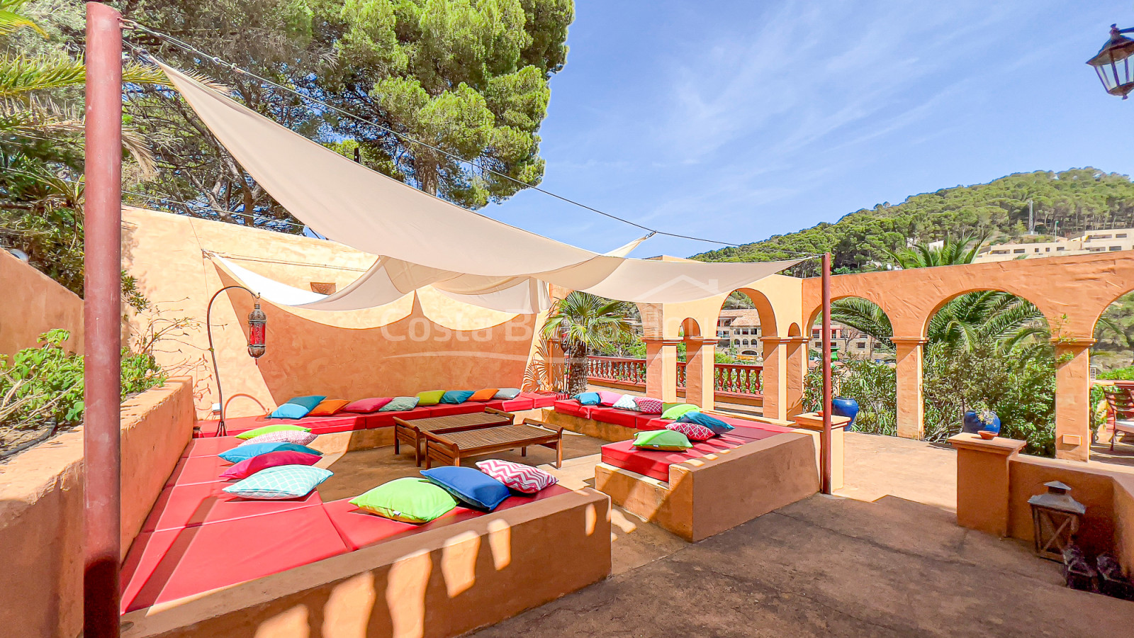 Huis met zwembad en onafhankelijk appartement te koop in Sa Riera (Begur)