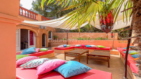 Huis met zwembad en onafhankelijk appartement te koop in Sa Riera (Begur)