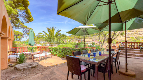 Huis met zwembad en onafhankelijk appartement te koop in Sa Riera (Begur)