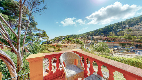 Huis met zwembad en onafhankelijk appartement te koop in Sa Riera (Begur)