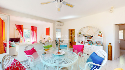 Huis met zwembad en onafhankelijk appartement te koop in Sa Riera (Begur)